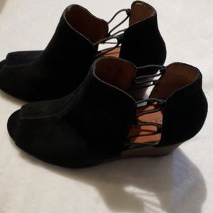 Lucky Brand suede peep toe